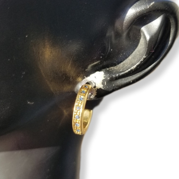 AVON 2004 "GOLDTONE PRECIOUS COLORED HOOP EARRINGS" FAUX SAPPHIRE EARRINGS - Picture 1 of 4